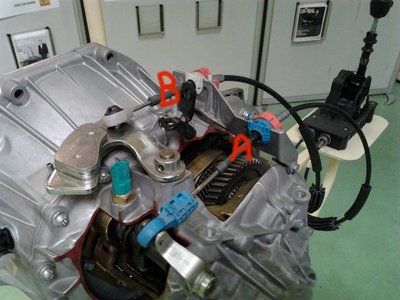 pk03.jpg (125.59 Kio) Consulté 10787 fois les 2 câbles de la commande de boite