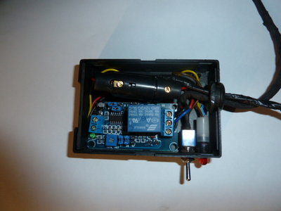 P1030088.JPG (165.39 Kio) Consulté 6338 fois boitier avec porte fusible ,interrupteur et témoin Led