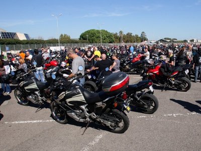 perpignan-950-motards-en-colere-ont-manifeste_630052_800x600.JPG