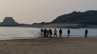 La mer remonte, faut remonter sur les remparts.