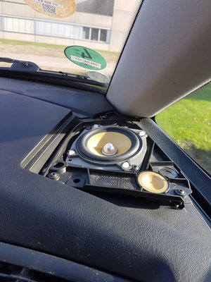 20181017_110517.jpg (4.69 Mio) Consulté 4448 fois Woofer et tweeter en Place