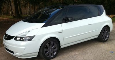 Avec simulation de jantes de Clio RS anthracite