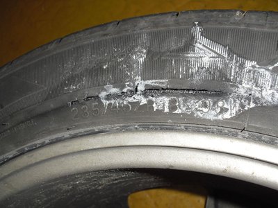 Crevasse sur Pneu Khumo HS.JPG