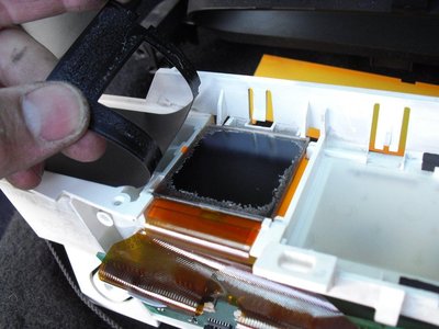 Déposer l'écran LCD latéral : idem