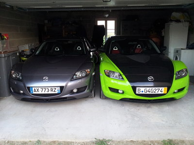 20120513_210721.jpg (2.63 Mio) Consulté 15891 fois Avec sa soeur qui manque de discrétion dans mon garage !