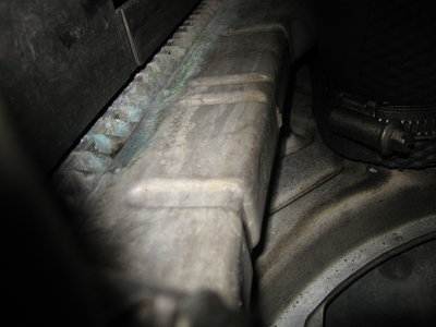 à droite face à la voiture