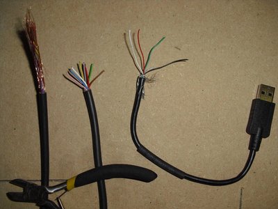 Préparation des câbles pour raccorder la prise USB sur le câble 8 brins blindé