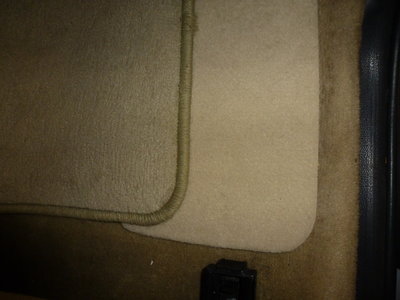 Tapis original, semi velours Soncar, intérieur de la voiture