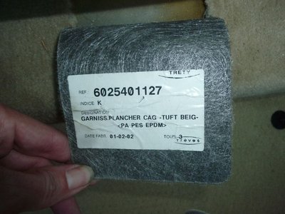 P1040185a.jpg (153.7 Kio) Consulté 8664 fois dos du rabat de la plaque constructeur