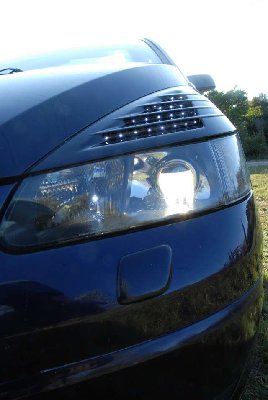petite led   au dessus des  ailes  resultat   assez  sympa et changement  de  feux de  position