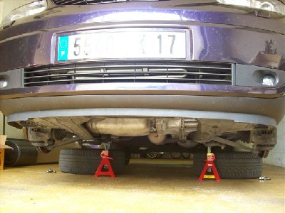 Amortisseur AV - voiture sur chandelles (1).JPG