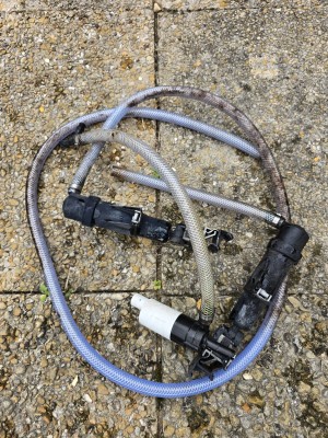 Pompe liquide lave glace avantime.jpg (760.65 Kio) Consulté 571 fois Pompe liquide lave glace