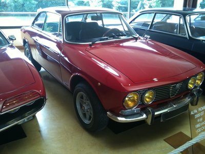 Alfa Romeo 2000GT.jpg