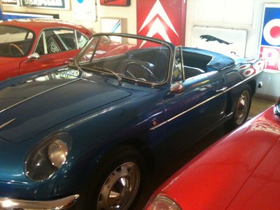 Alpine Cabriolet Bleu.jpg