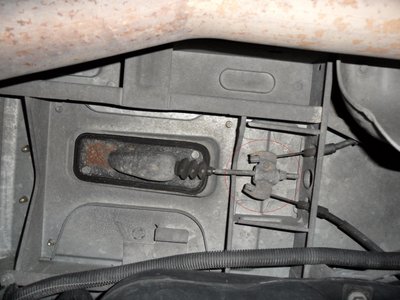 reglage frein a main avantime connexion atome ().JPG (1.09 Mio) Consulté 8215 fois Extrémité du câble de frein à main côté levier de frein à main (photo empruntée à Atome dans son tuto...)